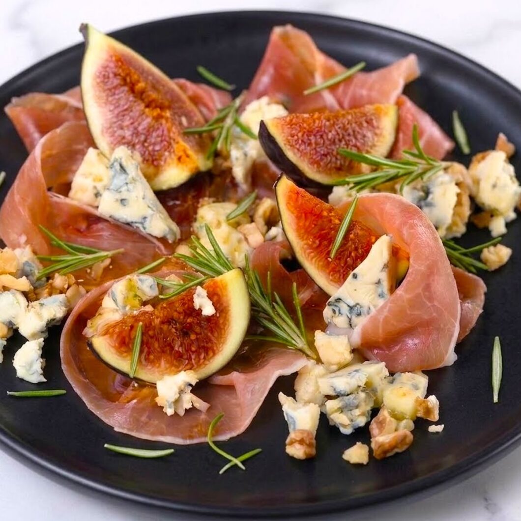 Fig Salad With Prosciutto And Blue Cheese